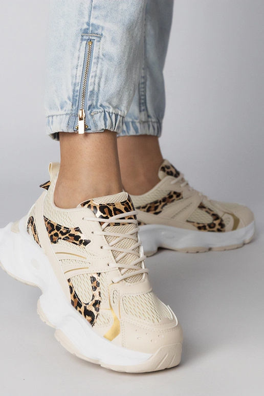 Panterový vzor športové topánky na...