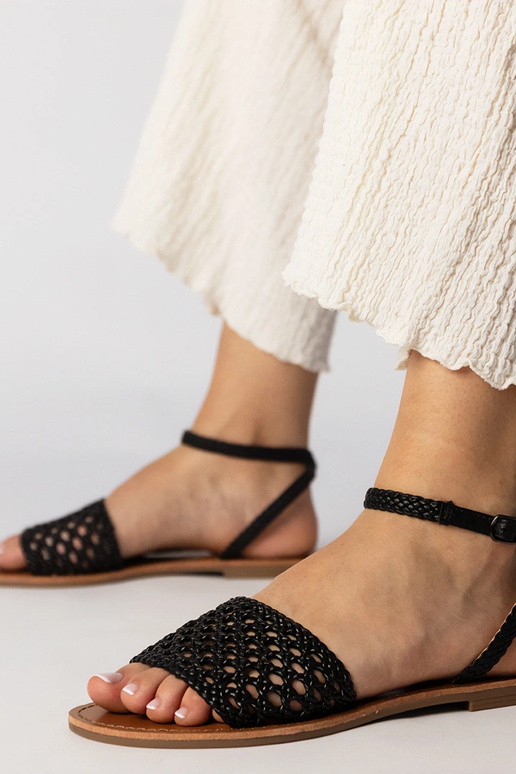 Čierne pletené sandále na plochom...