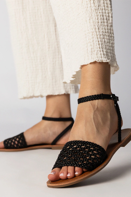Čierne pletené sandále na plochom...