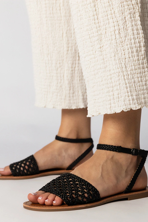 Čierne pletené sandále na plochom...