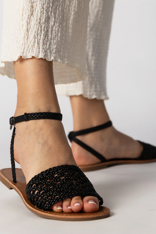 Čierne pletené sandále na plochom...