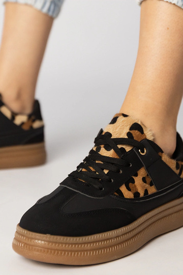 Módne športové topánky so...