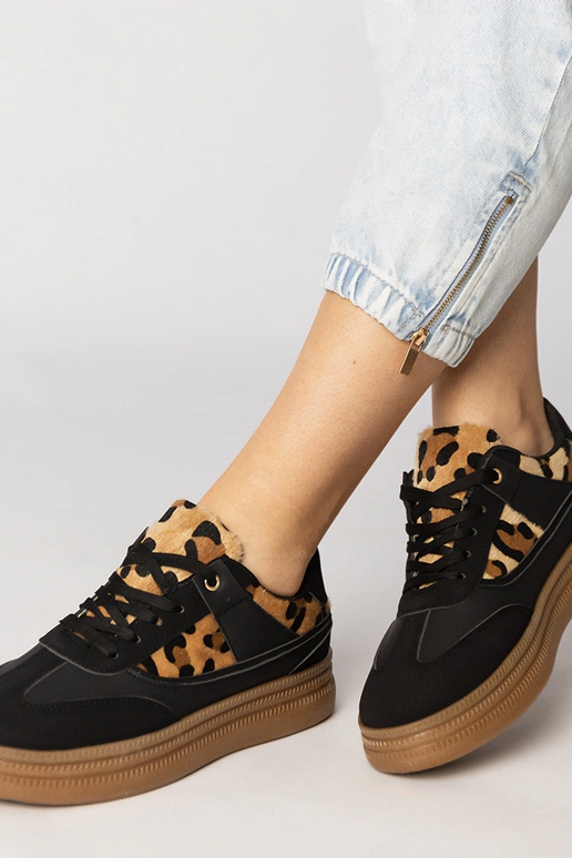 Módne športové topánky so vzorom...