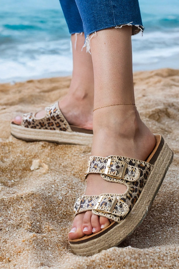 Leopardie vzorované lesklé espadrilky so sponami Induri