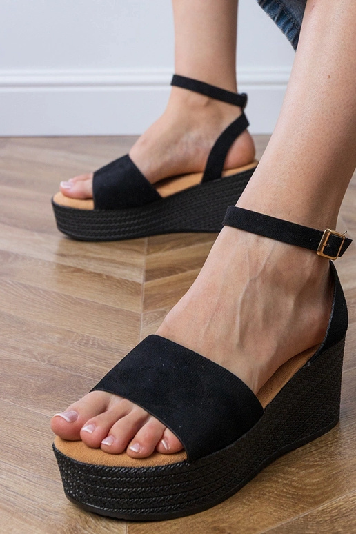 Čierne sandále na platforme z... Čierne sandále na platforme z...