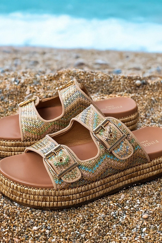 Zlaté šľapky s prackami na...