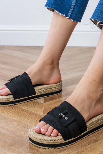 Čierne šľapky na platforme... 2