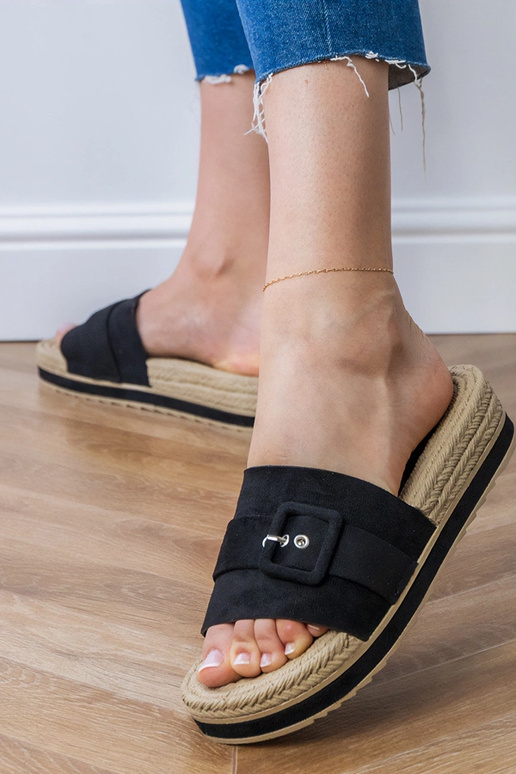 Čierne šľapky na platforme s...