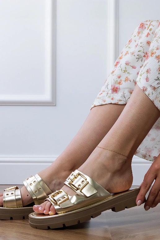 Zlaté ploché šľapky so sponami na...