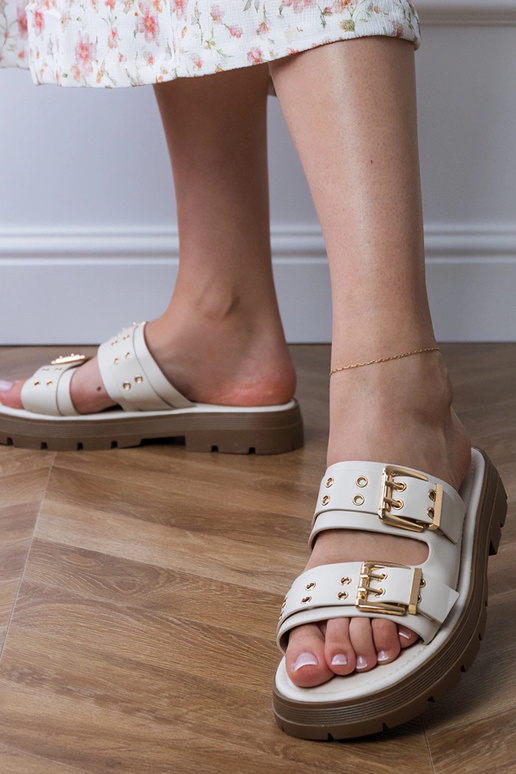 Pieskové ploché šľapky so sponkami na...