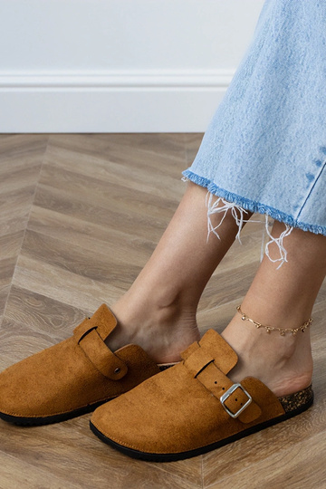 Hnedé uzavreté šľapky na... 2