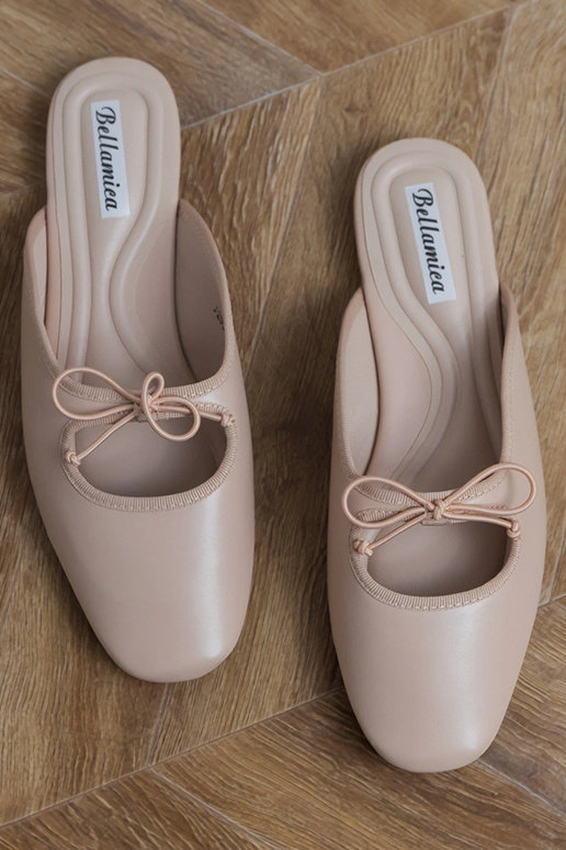 Pieskové uzavreté šľapky na rovnej...