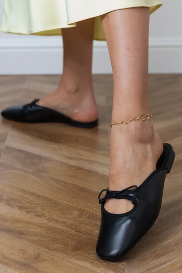 Čierne uzavreté šľapky na...