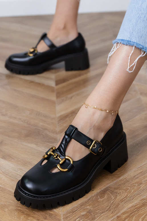 Čierne poltopánky na hrubej podrážke...