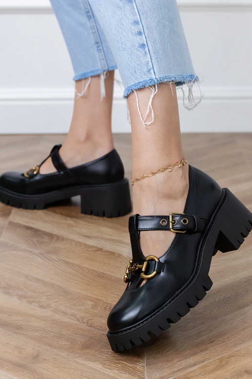 Čierne poltopánky na hrubej podrážke...