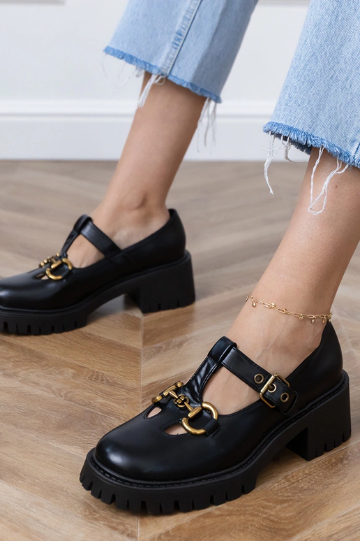 Čierne poltopánky na hrubej podrážke...