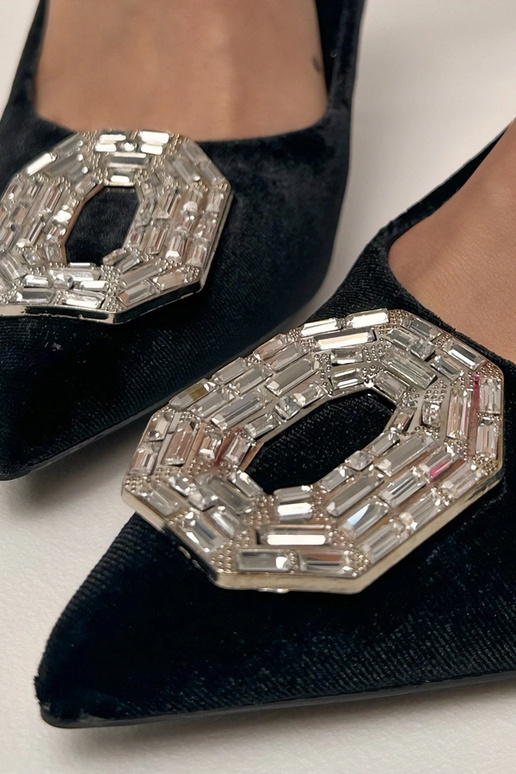 Čierne sandále na ihlovom podpätku so... Čierne sandále na ihlovom podpätku so...