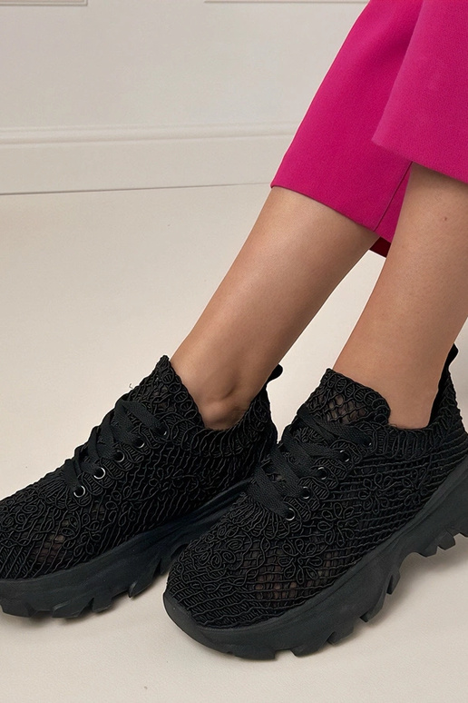 Čierne dierkované sneakers na... Čierne dierkované sneakers na...