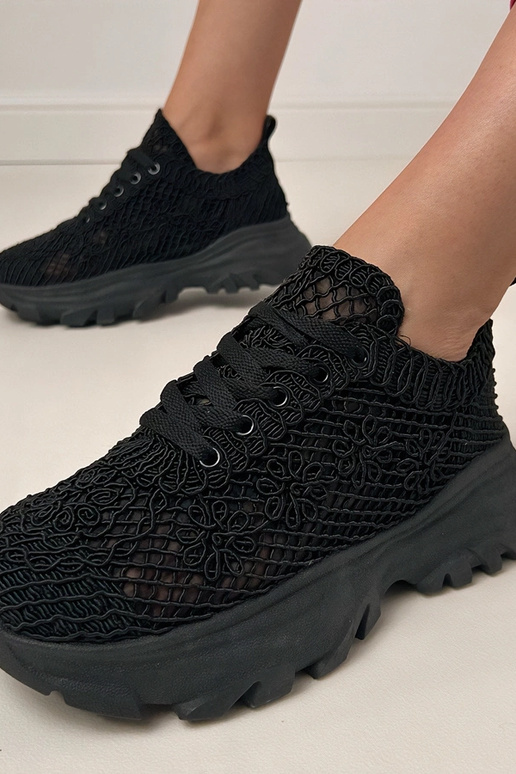 Čierne dierkované sneakers na... Čierne dierkované sneakers na...