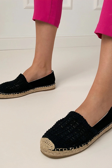 Čierne dierkované espadrilky na platforme Plevis