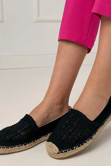 Čierne dierkované espadrilky na platforme Plevis 2