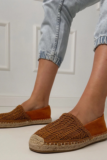 Hnedé dierkované espadrilky na platforme Plevis