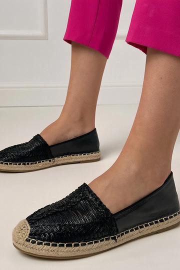 Čierne čipkované espadrilky na platforme Zelvira