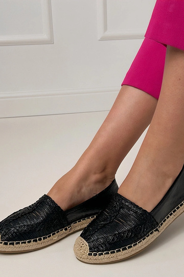 Čierne čipkované espadrilky na platforme Zelvira 2