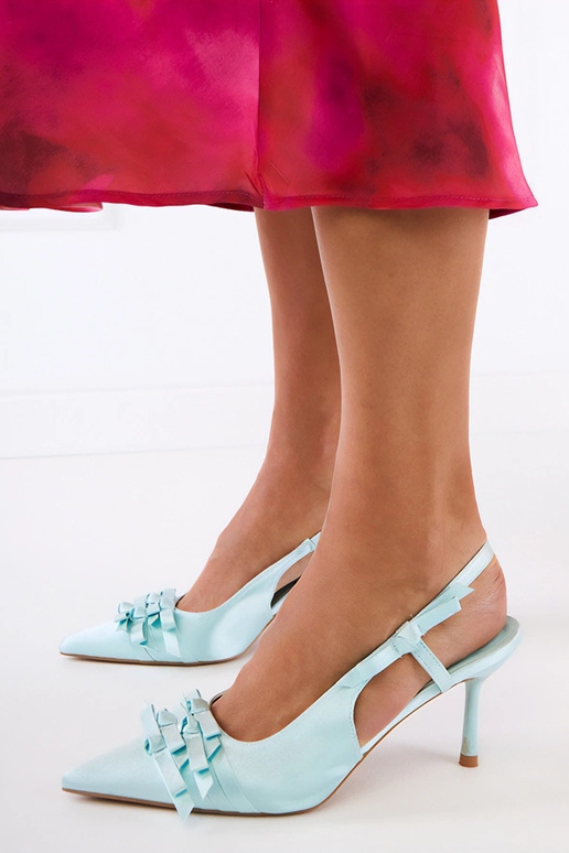 Zelené sandále na opätku s mašličkami... Zelené sandále na opätku s mašličkami...