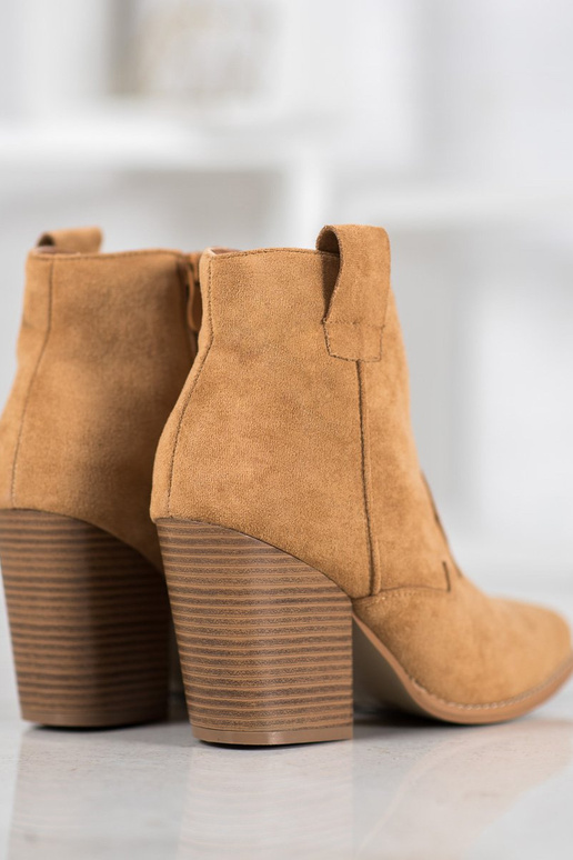 zamatové kaubojské štýlové čižmy s... zamatové kaubojské štýlové čižmy s...