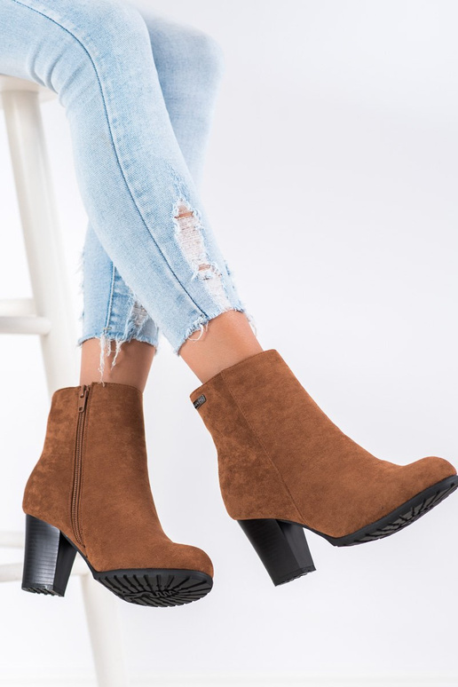 Hnedé kotníkové topánky s podpätkami
