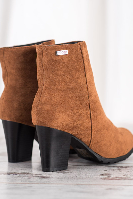 Hnedé kotníkové topánky s podpätkami