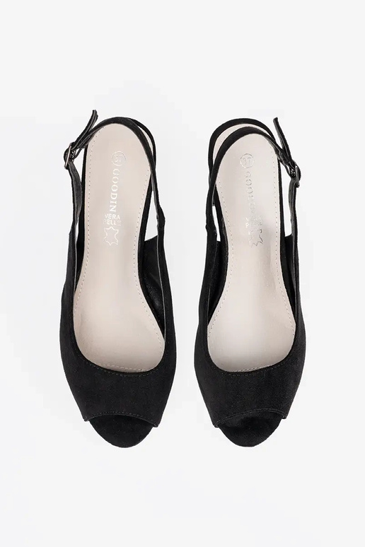 zamatové sandále s opätkami