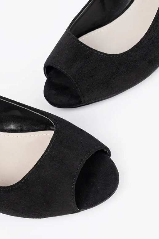 zamatové sandále s opätkami