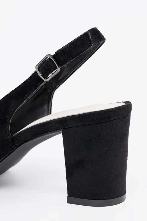 zamatové sandále s opätkami