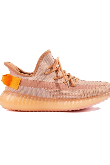 Svetlooranžový model...