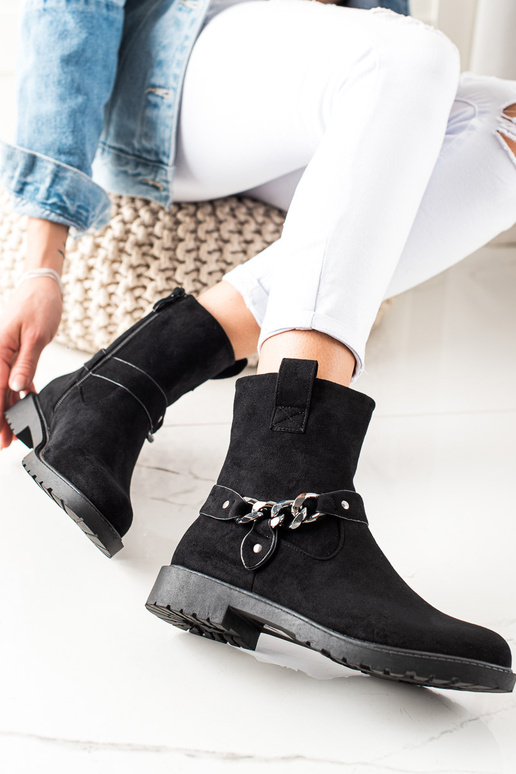 Klasický model dámske čižmy zo semišu...