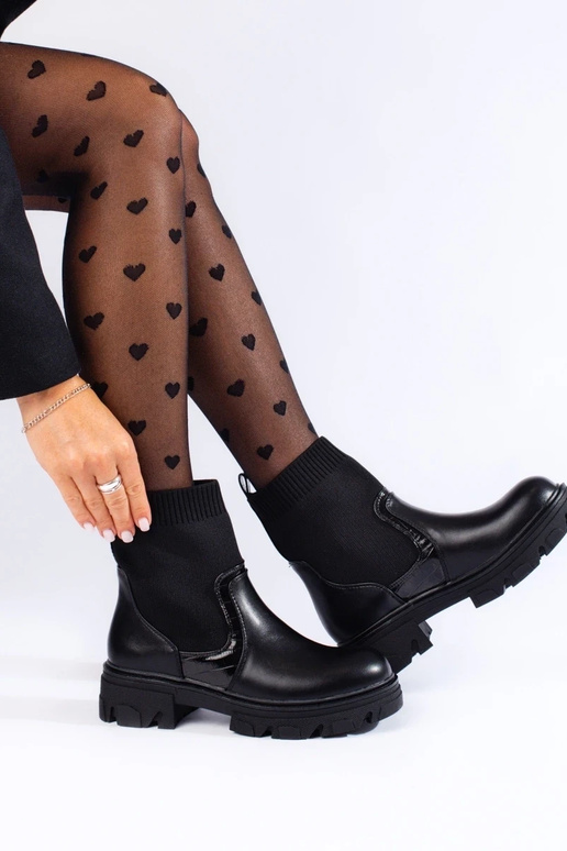 Dámske čižmy s pružným zvrškom čierna