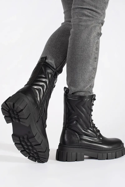 Členkové topánky s vyrezávaným vzorom