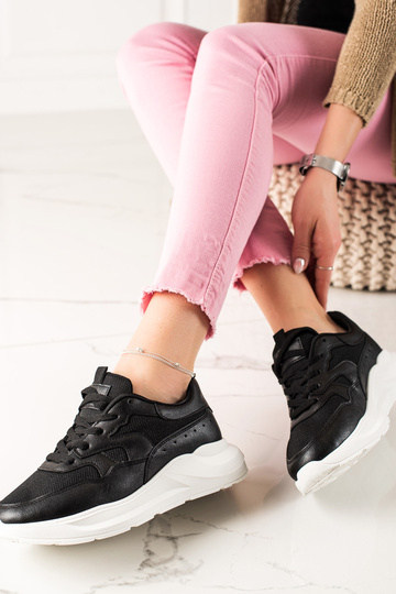 KLASICKÉ ČIERNE TENISKY 2