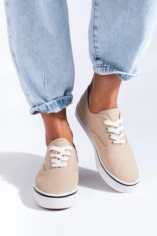 Pohodlný športový model obuvi