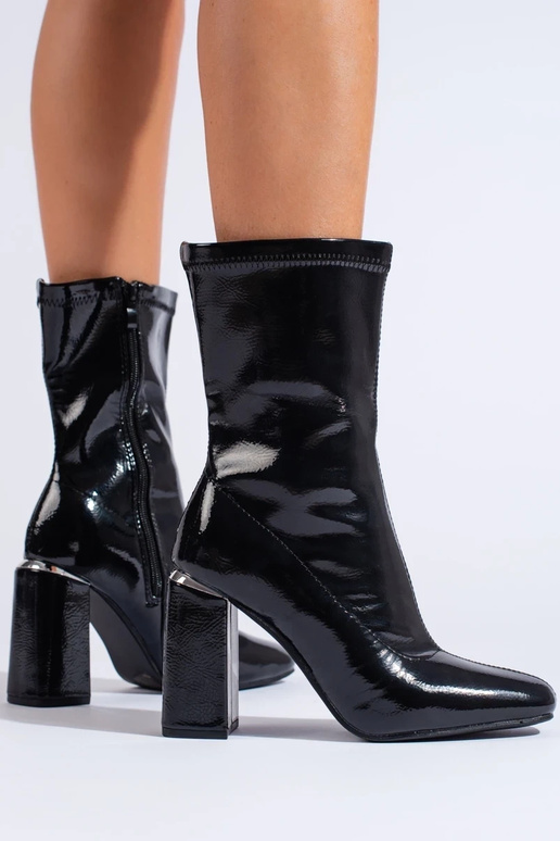 Vysoké dámske topánky na podpätku... Vysoké dámske topánky na podpätku...