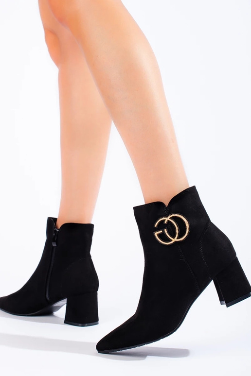 Dámske čižmy Výstrih do V z eko semišu Dámske čižmy Výstrih do V z eko semišu