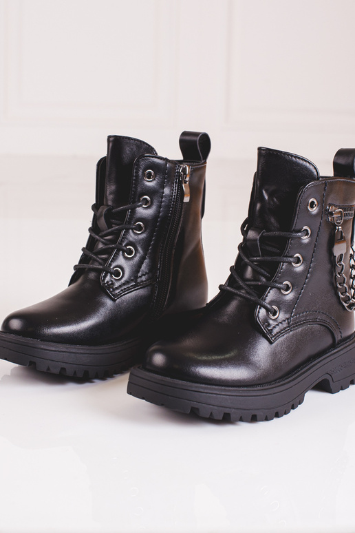 čierna čižmy dievčenský s reťazou