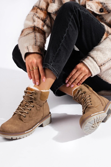 Hnedá farba čižmy 2