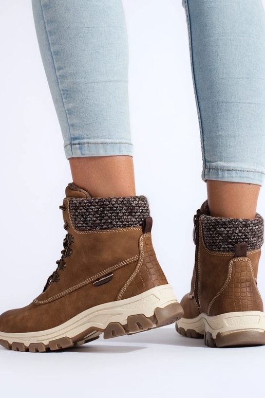 Hnedá farba čižmy s platformou