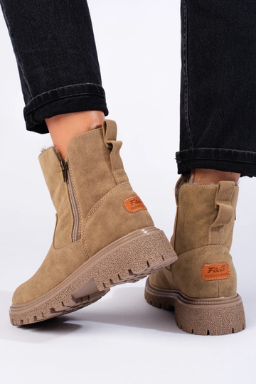 Dámske čižmy izolované... 2