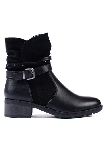 Dámske čižmy s ozdobným pruhom