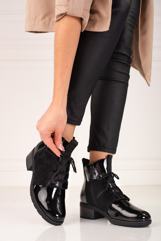 Elegantné čierne lakované dámske...