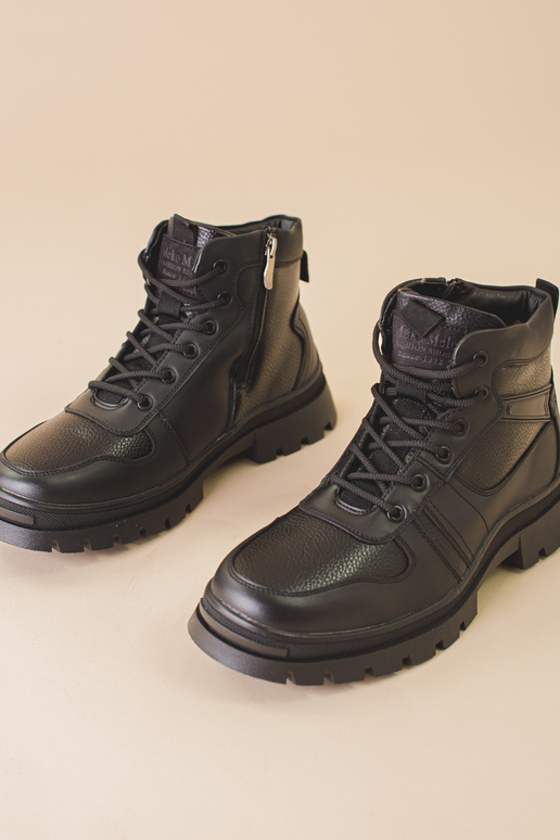 Pánske topánky izolované kožou...